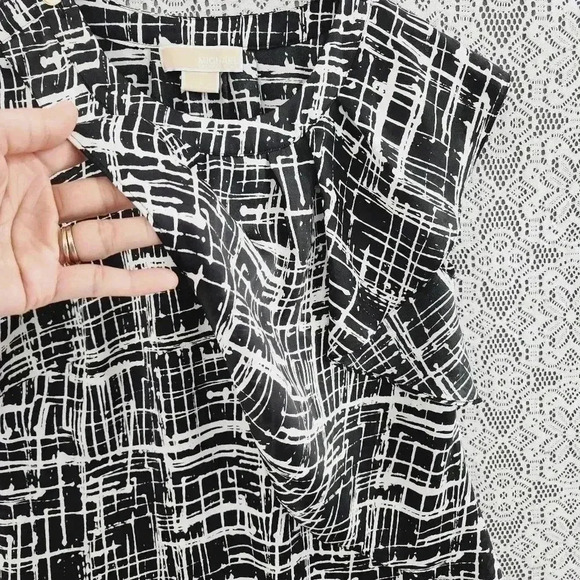 MICHAEL Michael Kors crewneck pattern one ruffle sleeve tank top 4 - Picture 3 of 7